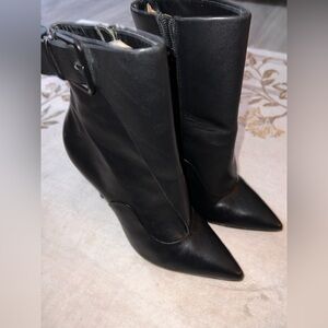 Size 8 Pour La Victoire Booties